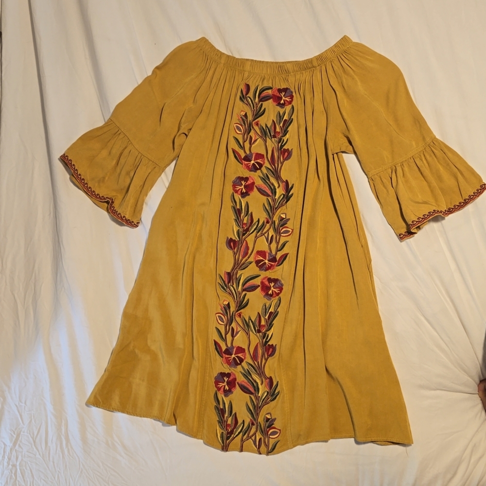 NWOT Boho Embroidered Floral Mini Dress with pockets!